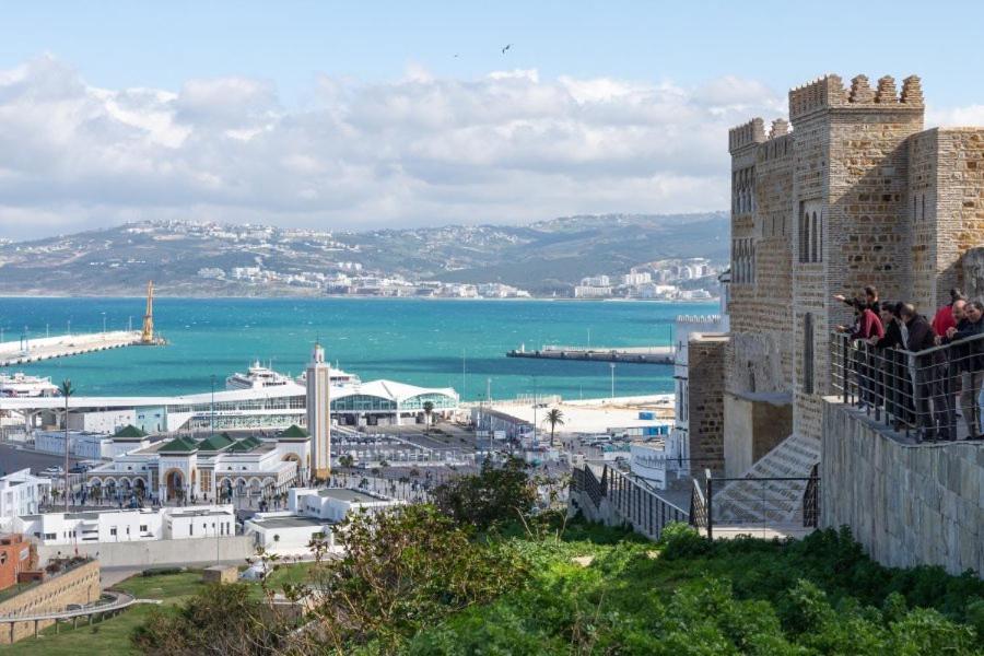 Ap 2Ch City Centre Parking En Face Hilton A Cote Du Plage Tanger Buitenkant foto